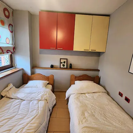 Skyline Apartment *